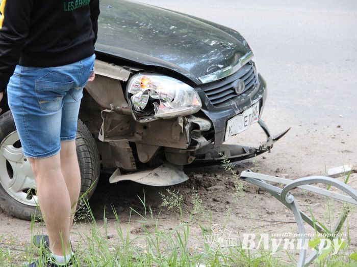 ДТП возле бани «Каменка» в Великих Луках (ФОТО)