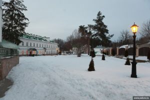 Андрей Турчак поприветствовал архиерея Великолукской епархии на Псковской земле и вручил «чашу терпения» (фото)