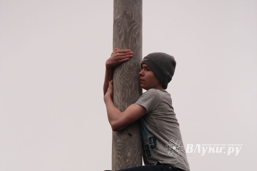 В Великих Луках сожгли Масленицу (фото)