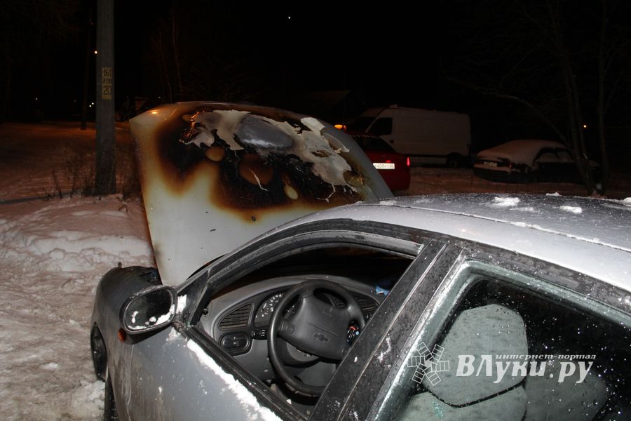 В Великих Луках горел Шевроле (ФОТО)