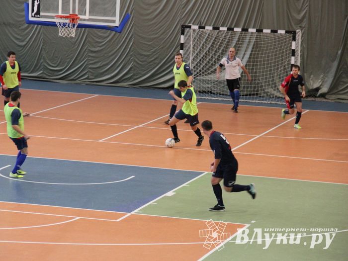 В Великих Луках продолжается первенство города по мини-футболу (фто)