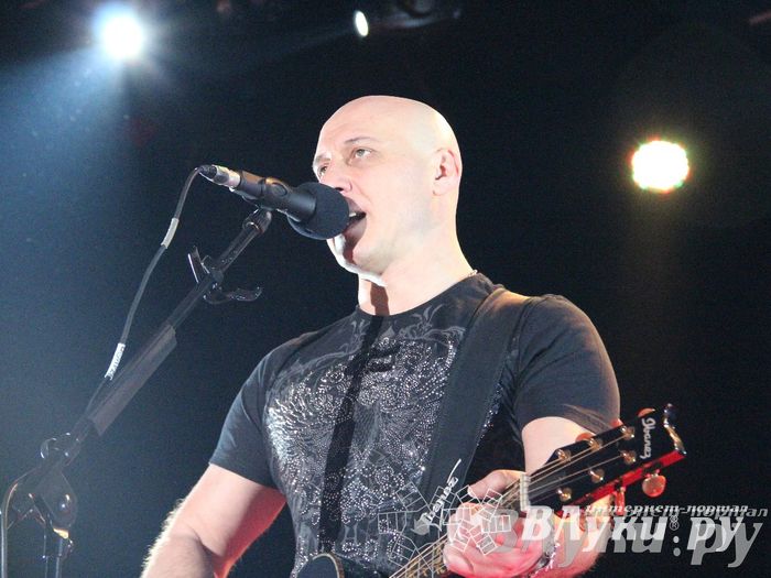 В Великих Луках состоялся концерт Дениса Майданова