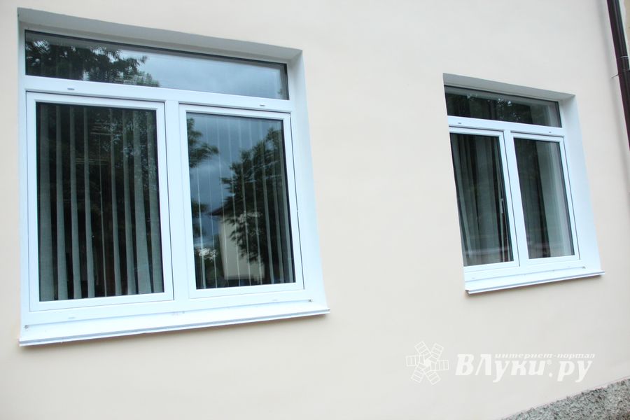 В Великих Луках ремонтируют детскую художественную школу (ФОТО)