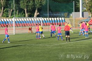 В Великих Луках команда «КПРФ» обыграла команду «Спартака» (фото)