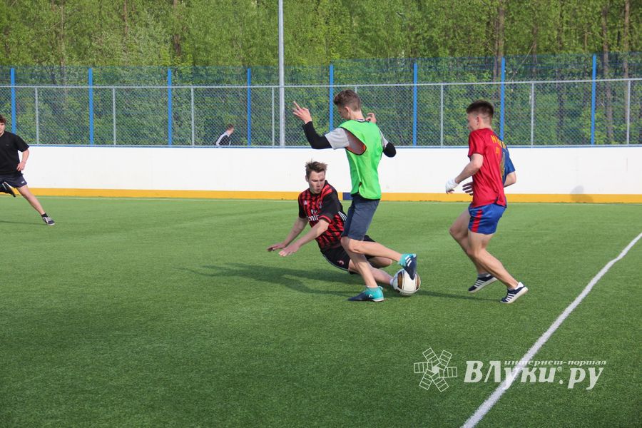 В Великих Луках прошёл Чемпионат по дворовому футболу (ФОТО)