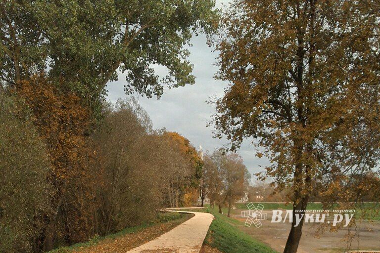Долгожданные дорожки появились в Великолукской крепости (ФОТО)