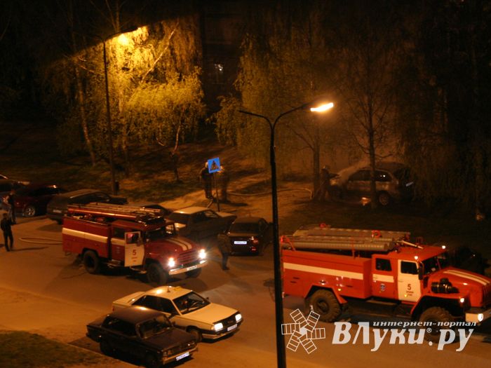 На Дружбе загорелся BMW