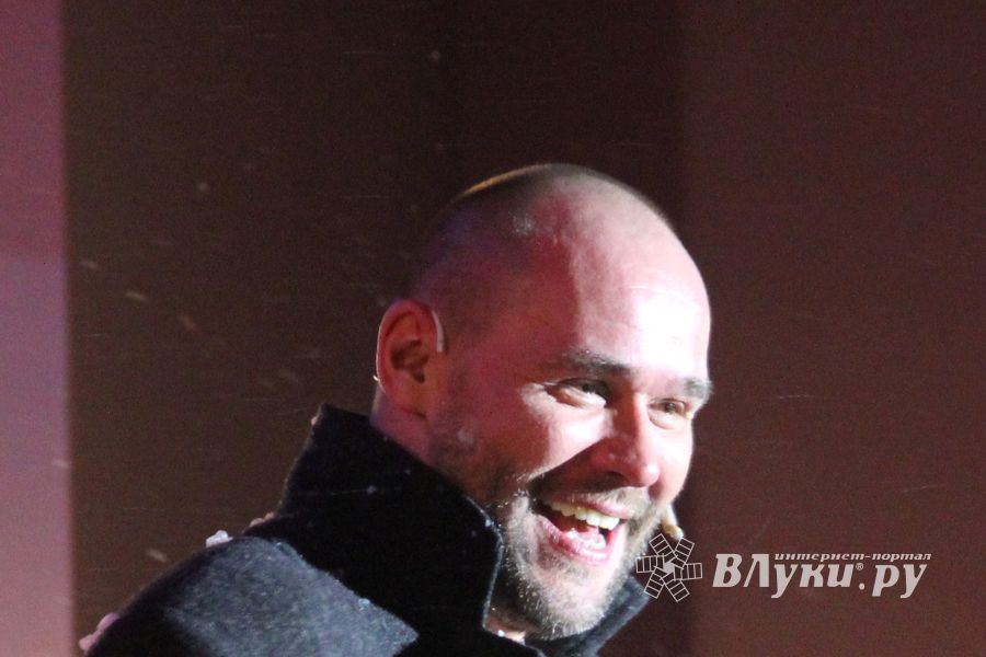 Максим Аверин выступил в Великих Луках с моноспектаклем (фото)