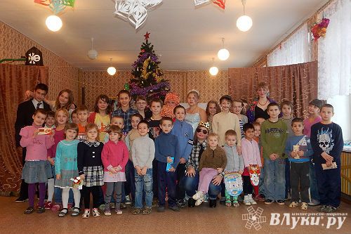 Волонтеры Великолукского района организовали добровольческую акцию «Новогодний подарок» (фото)