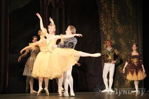 Московский театр «Корона Русского Балета» представил великолучанам балет «Лебединое озеро»