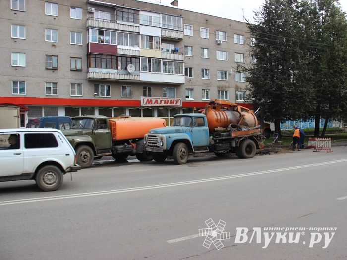 На проспекте Гагарина ремонтируют ливневую канализацию (ФОТО)