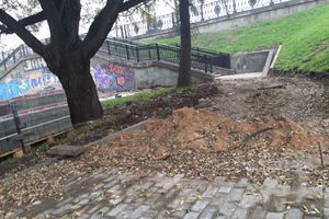 В Великих Луках ремонтирую набережную реки Ловать (фото)