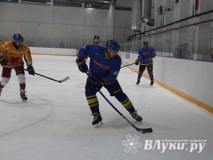 Великолукские хоккейные клубы провели матч в рамках чемпионата города (ФОТО)