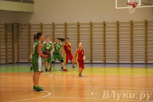 Интересный баскетбольный матч прошел в Великих Луках (фото)