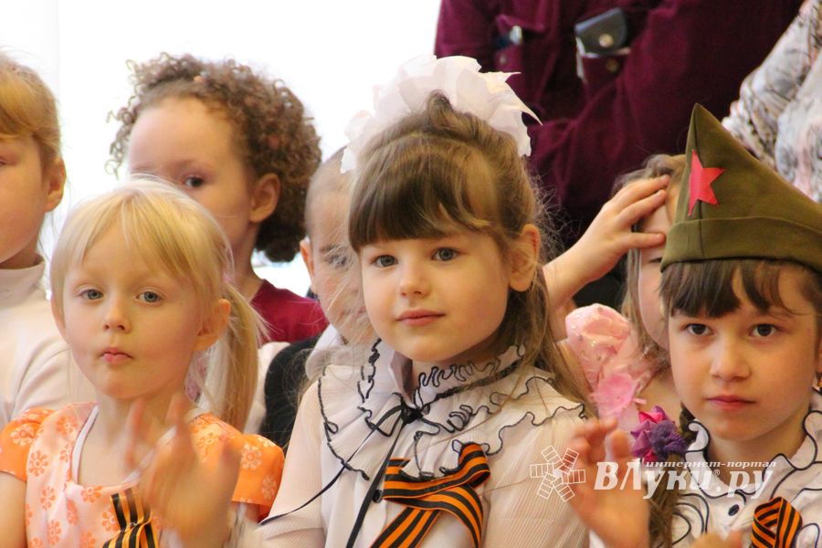 Юные великолучане отметили День победы (ФОТО)