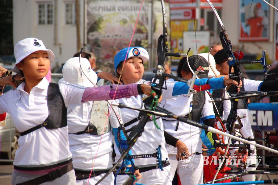 В Великих Луках проходит Чемпионат России по стрельбе из лука (ФОТО)