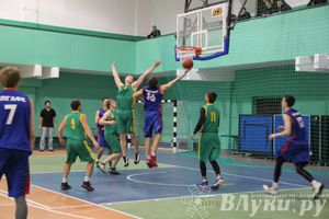 Команда «Экспресс» стала обладательницей Кубка г. Великие Луки по баскетболу
