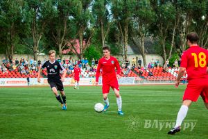 Матчи по футболу в рамках Первенства России проходят в Великих Луках (фото)