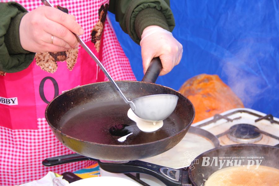 Широко отметили Масленицу в Великих Луках (ФОТО)