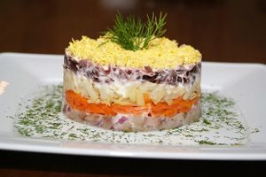 8 марта прекрасных дам приглашают в «Гости»  (ФОТО)