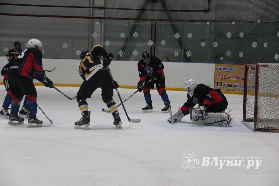 Великолучане обыграли псковских медведей в «Айсберге» (ФОТО)
