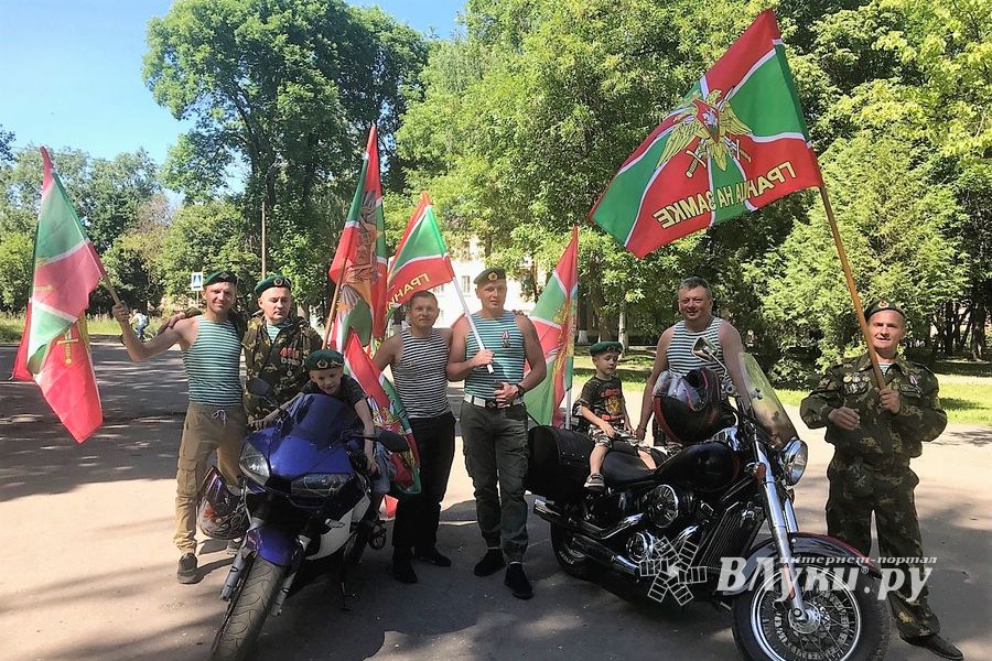 «Злёные береты» в Великих Луках отмечают 100-летие Пограничной службы (ФОТО)