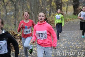 Легкоатлетический осенний кросс прошел в Великих Луках (фото)