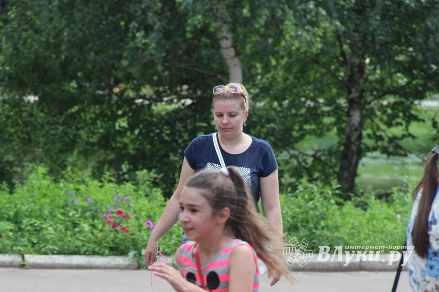 В городском парке Великих Лук прошёл День мороженого