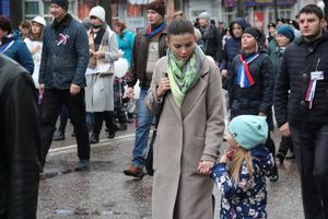 В Великих Луках прошло праздничное шествие (ФОТО)