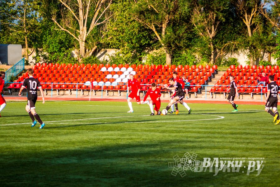 Матчи по футболу в рамках Первенства России проходят в Великих Луках (фото)