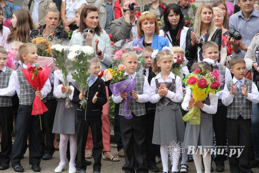 Школа №12 встретила День знаний (фото)