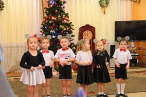 В Великие Луки пришла пора новогодних утренников (ФОТО)