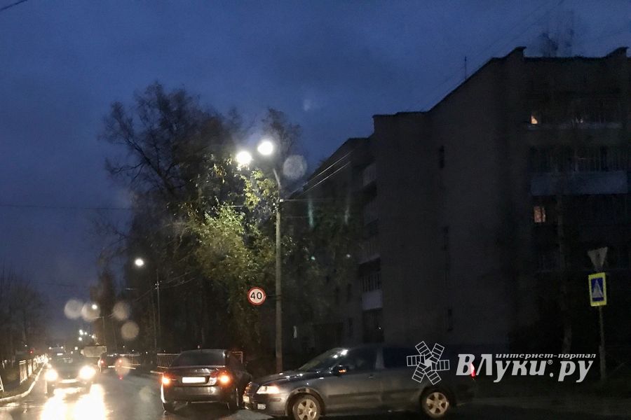 Из-за ДТП на 3-й Ударной пробка (ФОТО)