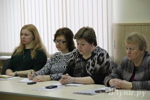 В Великих Луках состоялся семинар на тему временного трудоустройства подростков (фото)