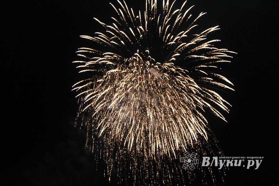 Огненные шоу состоялись над Ловатью (ФОТО)