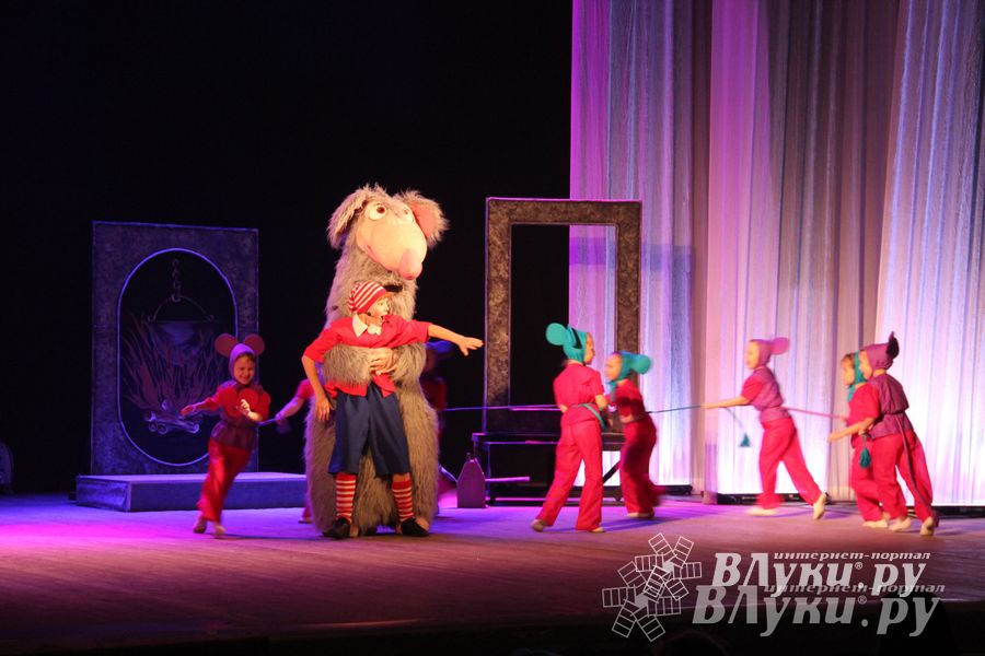 В городском ДК им. Ленина состоялась премьера музыкальной сказки «Буратино»