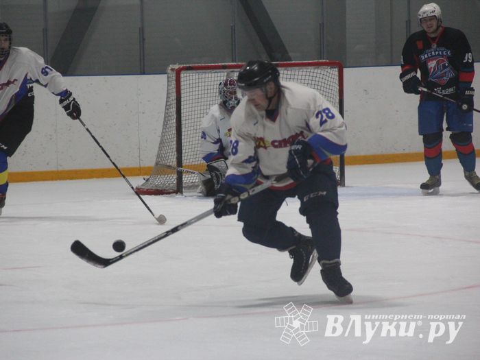 В Великих Луках сторатовал Открытый Чемпионат города по хоккею (ФОТО)