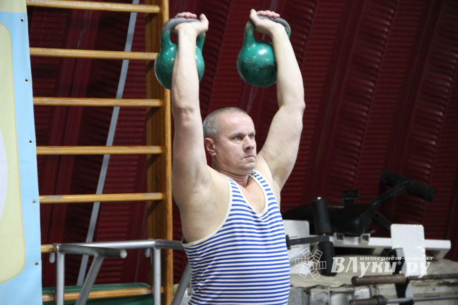 В Великих Луках прошла спартакиада по гиревому спорту среди предприятий и организаций города (фото)