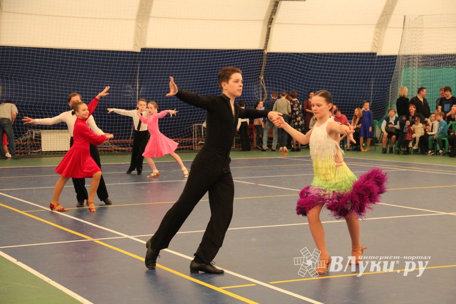 В Великих Луках прошел турнир по спортивным бальным танцам (ФОТО)