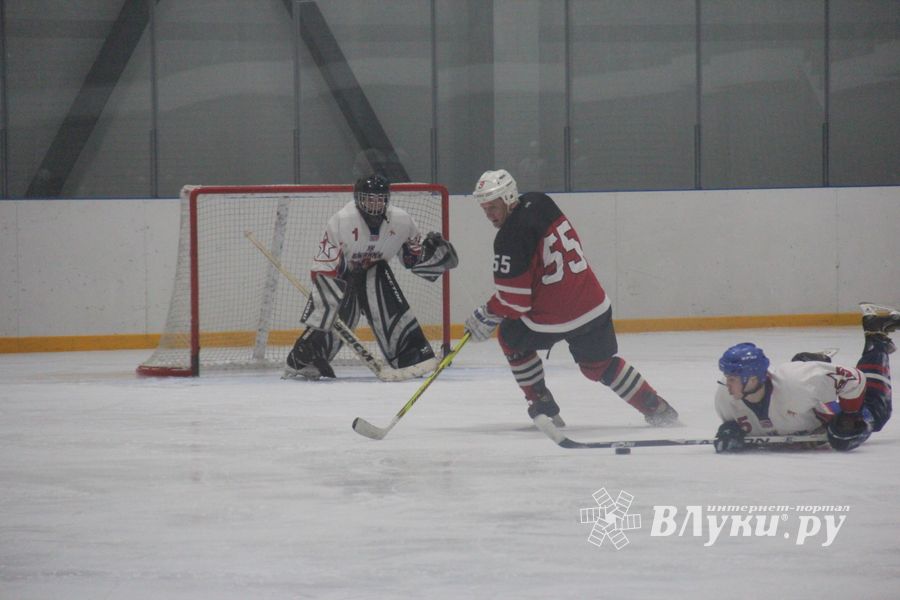 В Великих Луках прошёл первый матч Кубка Псковской области по хоккею (ФОТО)