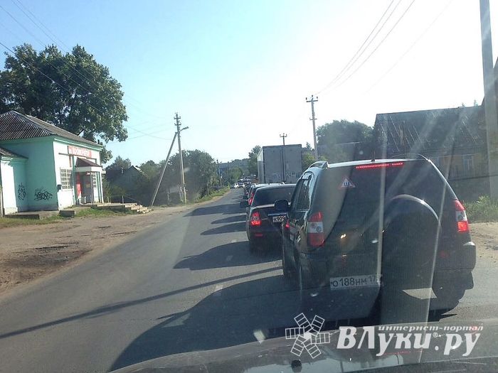 Фотофакт: Утренняя пробка в Великих Луках