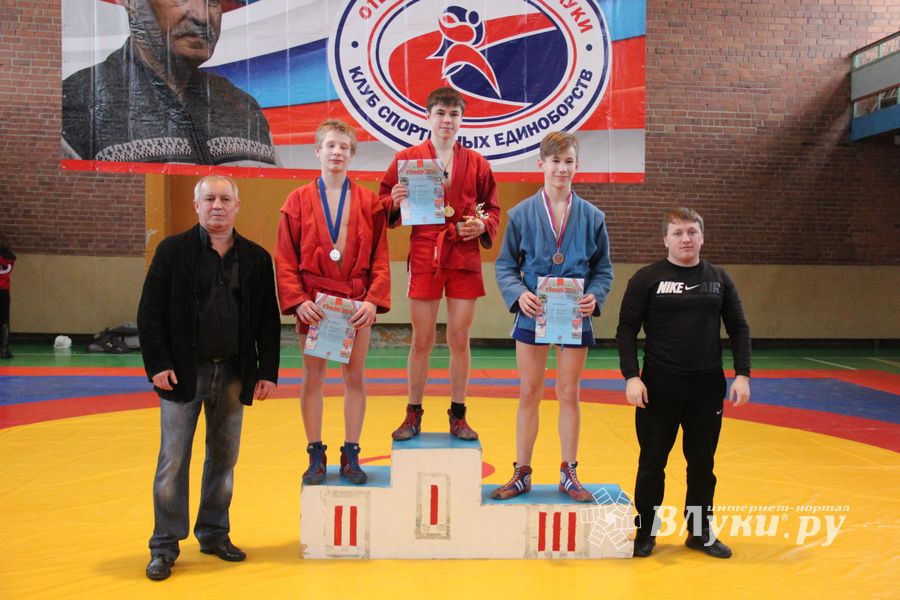 В Великих Луках прошли соревнования по самбо (ФОТО)