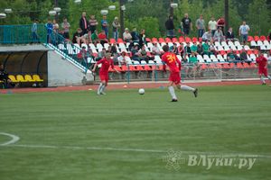 Матчи по футболу в рамках Первенства России проходят в Великих Луках (фото)