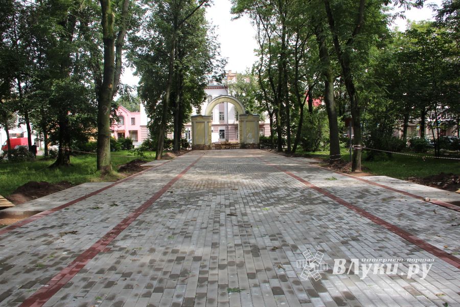 Великие Луки: краски, парки и «движение затруднено» (ФОТО)