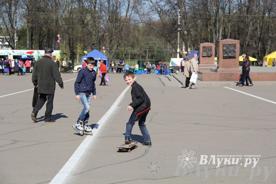 Традиционная весенняя ярмарка прошла в Великих Луках