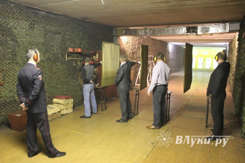 В УМВД России по Псковской области прошли соревнования по стрельбе из табельного оружия (фото)