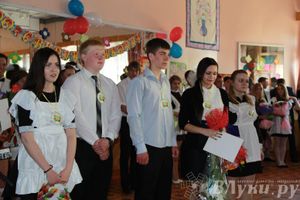 В Великих Луках прозвенели «Последние звонки»