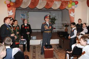 «Урок мужества» провели для псковских учащихся полицейские и общественники (фото)