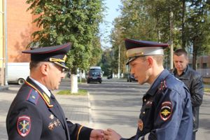 Водителям ДПС ГИБДД Псковской области вручили ключи от новых автомобилей (фото)