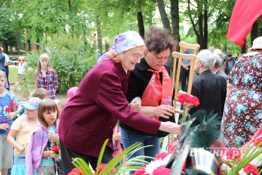 В Великих Луках проходит День памяти и скорби (ФОТО)